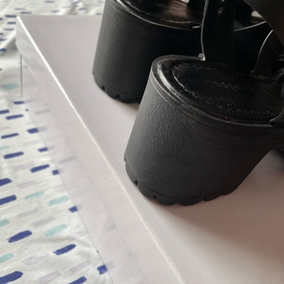 Womens strappy heeled sandals *AS IS* - Picture 3 of 8